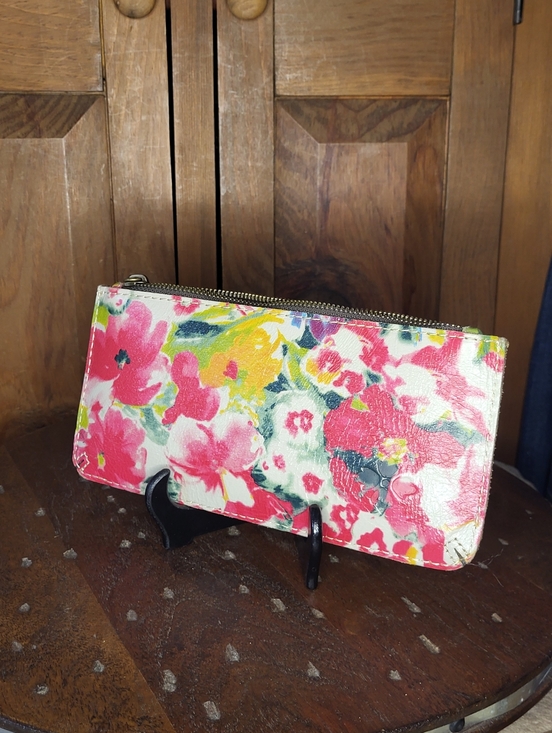 Handbags - Patricia Nash floral zip clutch Wallet